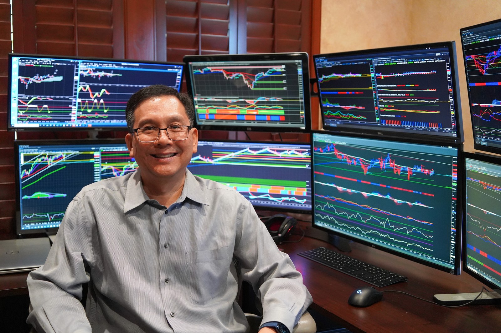 Tom Luong at a multi-monitor trading desk, official Stock Navigators about-page photo