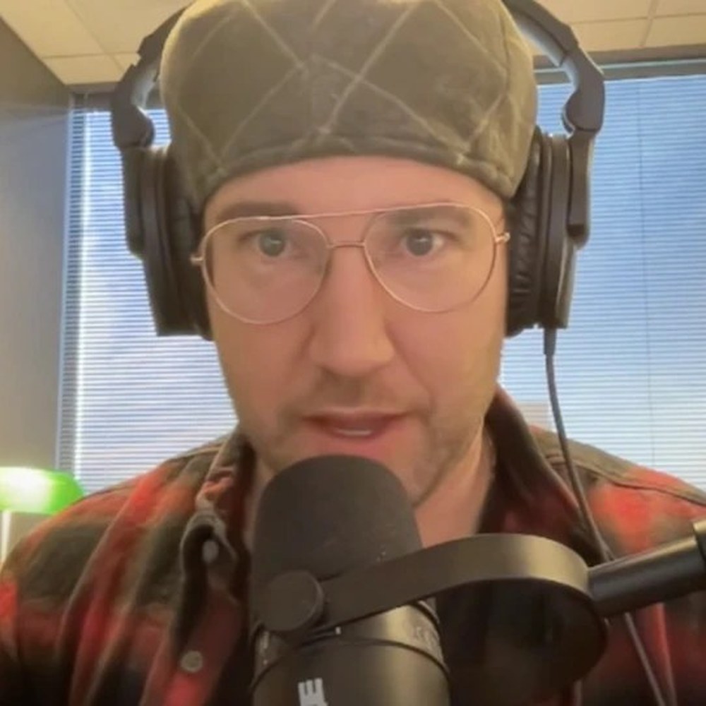 Scott Scheper, author of Antinet Zettelkasten, recording with a microphone